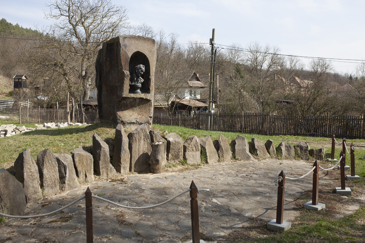 Szent-Györgyi Albert szobor és emlékhely (Terény)